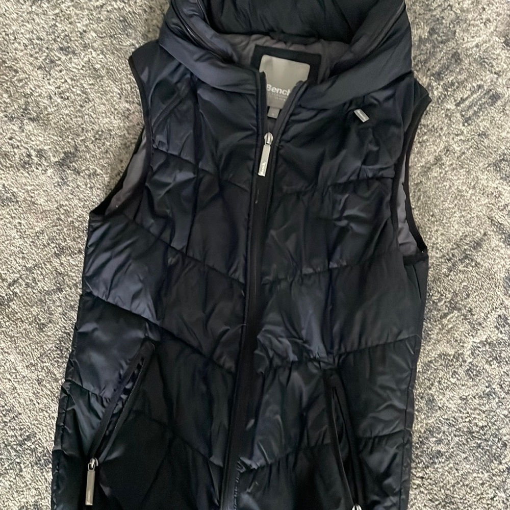 Bench. Womens thin puffy vest.